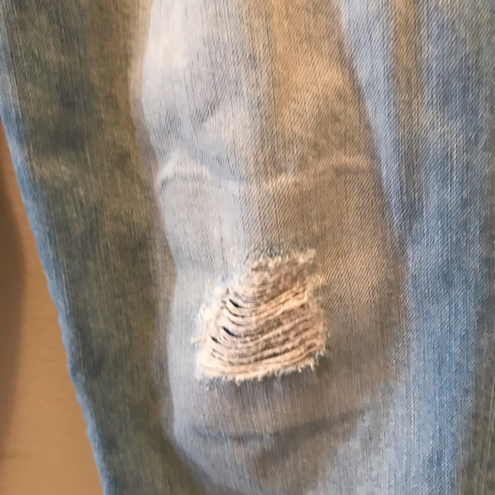 Old Navy distressed Boyfriend Jeans - Picture 5 of 7